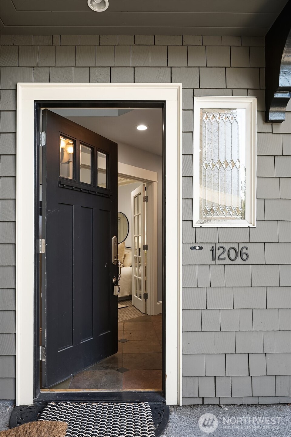 1206 E Republican Street