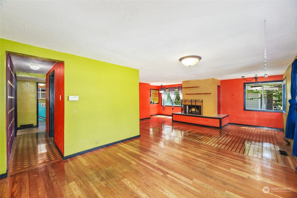 Photo of 17822 5th Avenue NE, Shoreline, WA 98155 (MLS # 2254891)