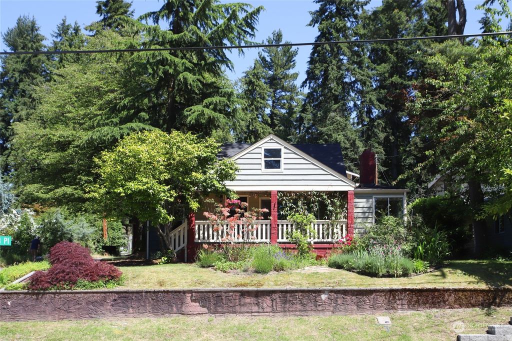 Photo of 17822 5th Avenue NE, Shoreline, WA 98155 (MLS # 2254891)