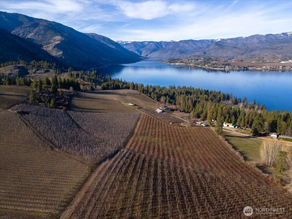 Photo of 990 Upper Ridge Road, Chelan, WA 98816 (MLS # 2513190)