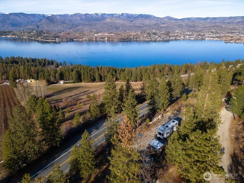 Photo of 990 Upper Ridge Road, Chelan, WA 98816 (MLS # 2513190)