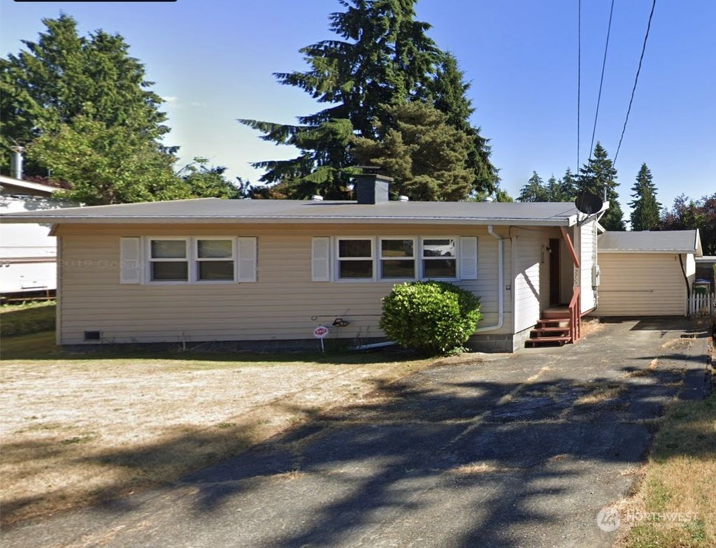 Photo of 2209 NE 9th Place, Renton, WA 98056 (MLS # 2256080)