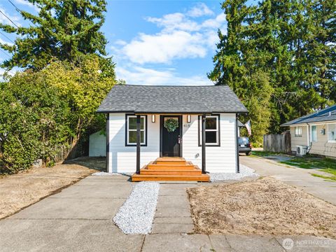 Photo of 415 2nd Street NW #A, Puyallup, WA 98371 (MLS # 2429412)