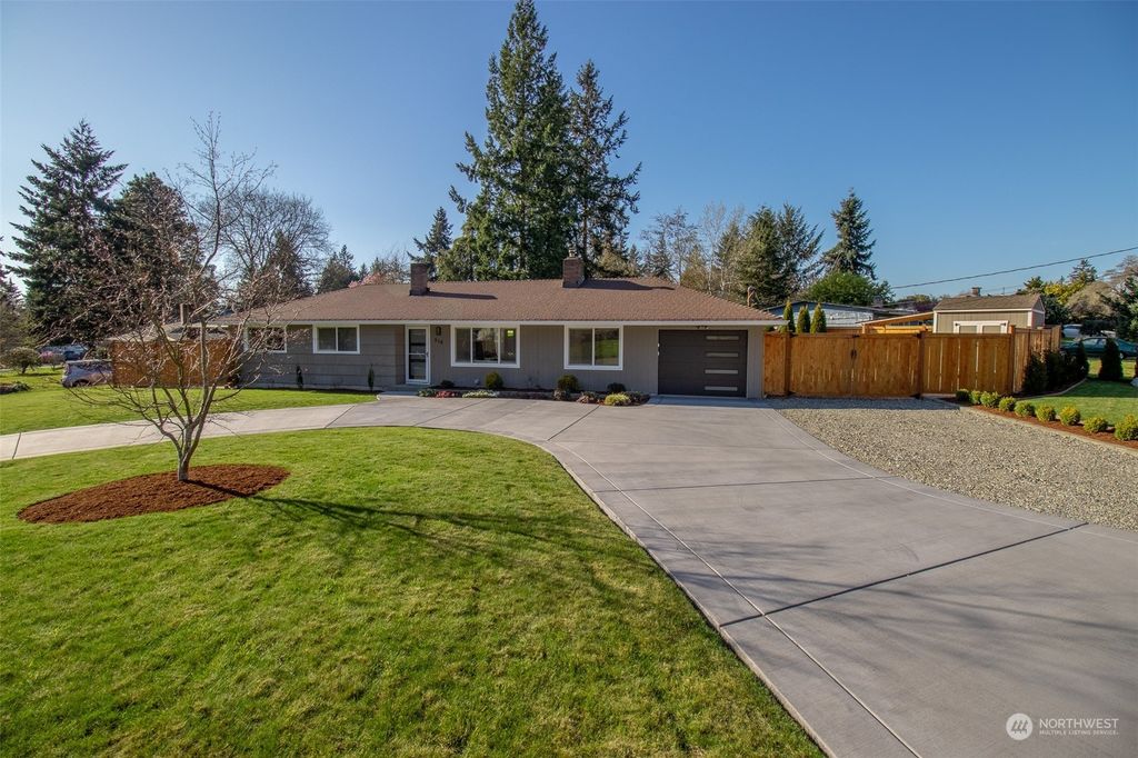 Photo of 516 S 198th Street, Des Moines, WA 98148 (MLS # 2218456)