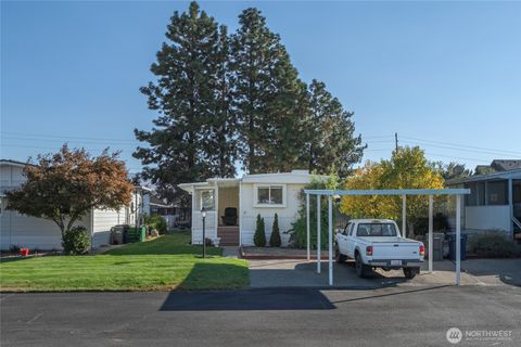 Photo of 1608 N Western Ave #27, Wenatchee, WA 98801 (MLS # 2460925)