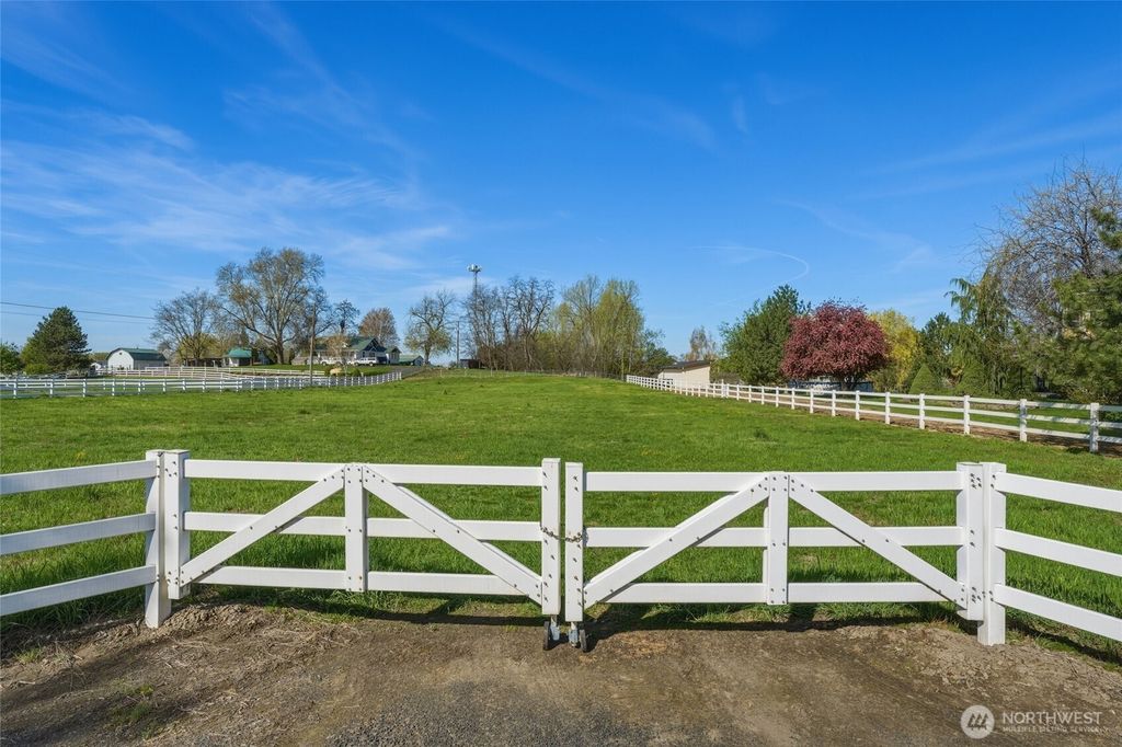 Photo of 0 TBD Kendall, Walla Walla, WA 99362 (MLS # 2518071)