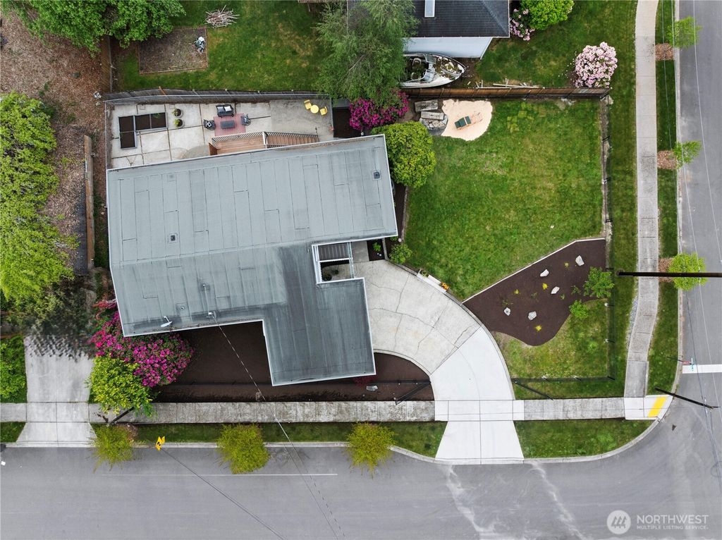 Photo of 7610 Harding Place SE, Snoqualmie, WA 98065 (MLS # 2371907)