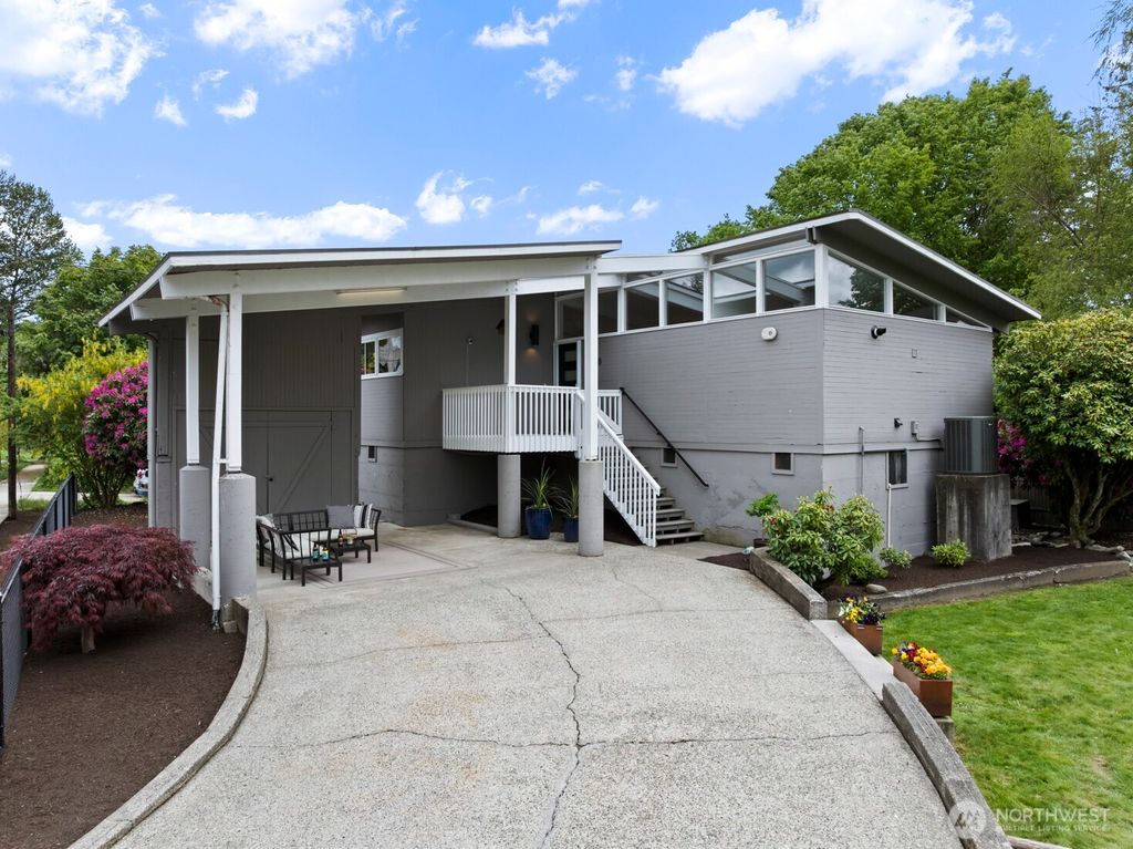 Photo of 7610 Harding Place SE, Snoqualmie, WA 98065 (MLS # 2371907)