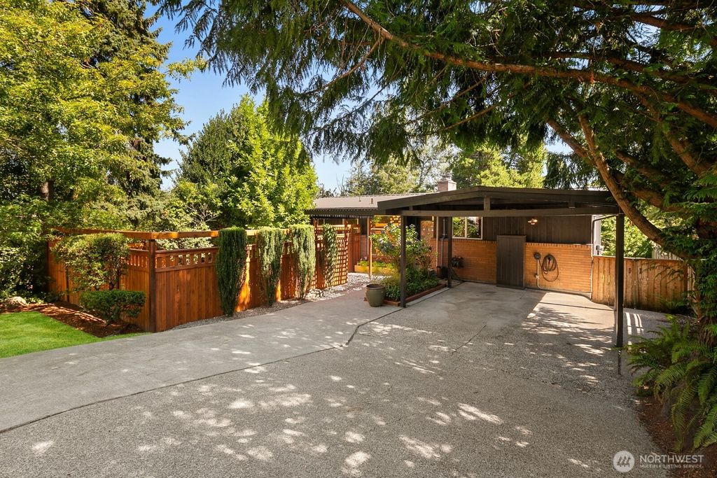 Photo of 10040 35th Avenue NE, Seattle, WA 98125 (MLS # 2423751)