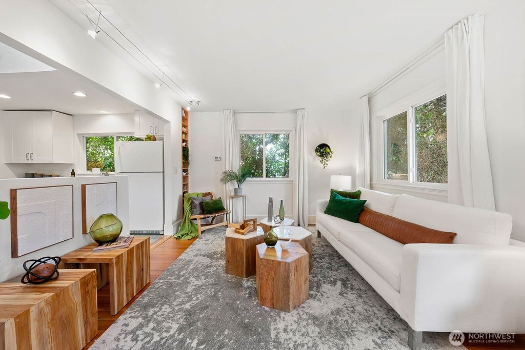 Photo of 8117 17th Avenue SW, Seattle, WA 98106 (MLS # 2346437)