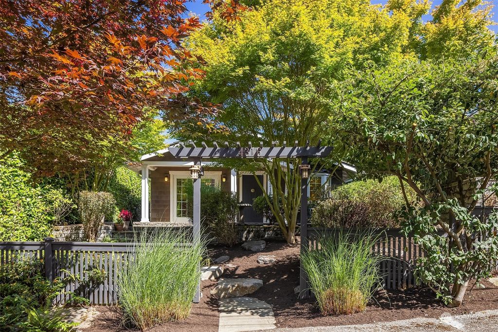 Photo of 4316 SW Mills Street, Seattle, WA 98136 (MLS # 2274544)