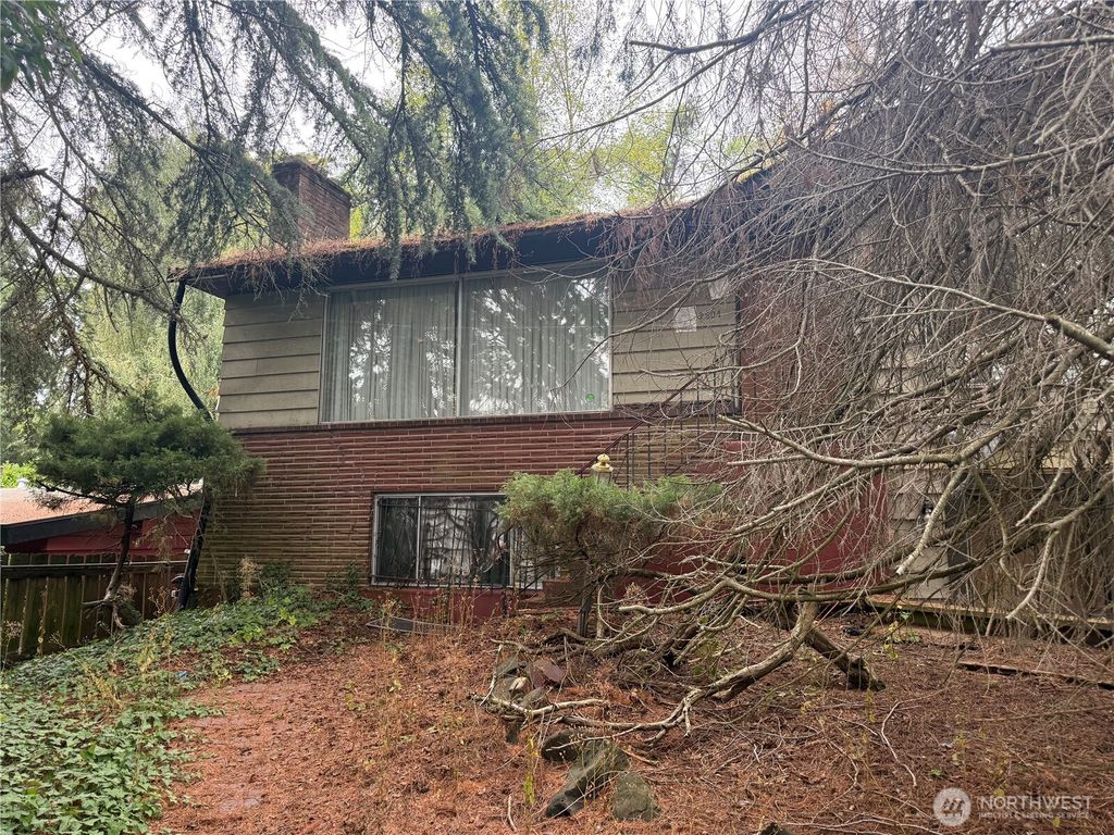 Photo of 2604 NE 82nd Street, Seattle, WA 98115 (MLS # 2427531)