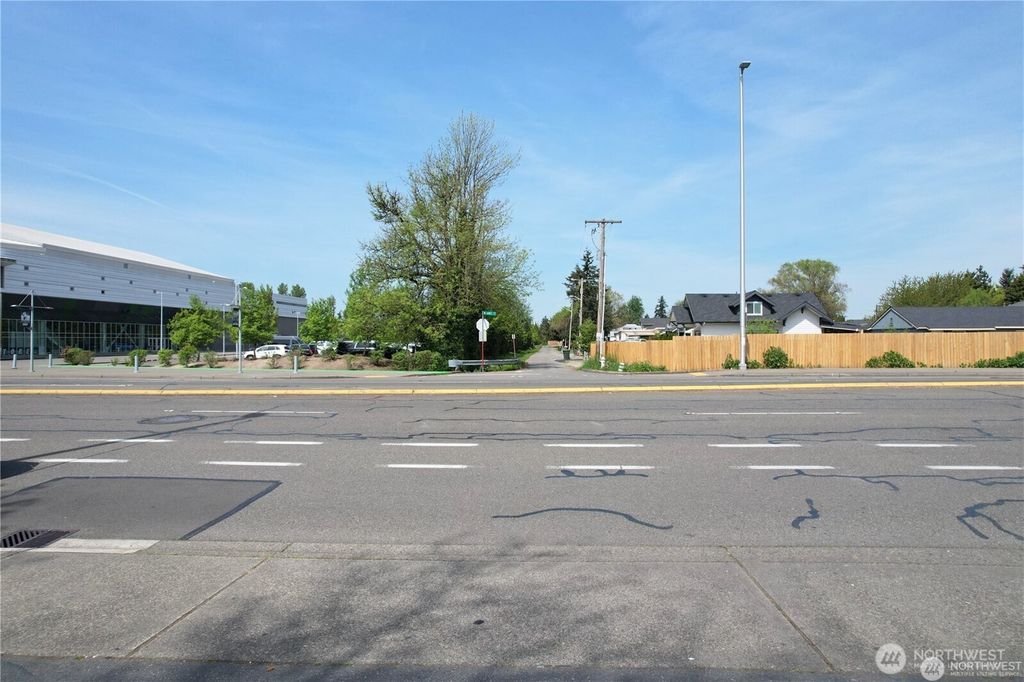 Photo of 525 W James Street, Kent, WA 98032 (MLS # 2546656)