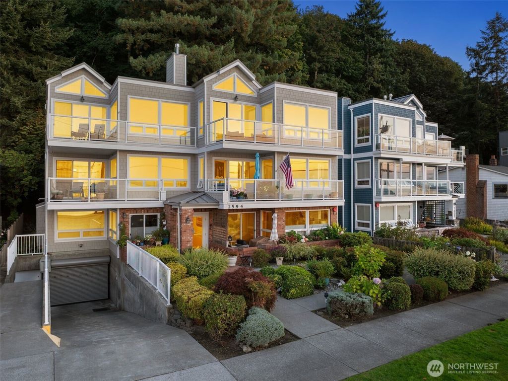 Photo of 1594 Alki Avenue SW #302, Seattle, WA 98116 (MLS # 2434922)