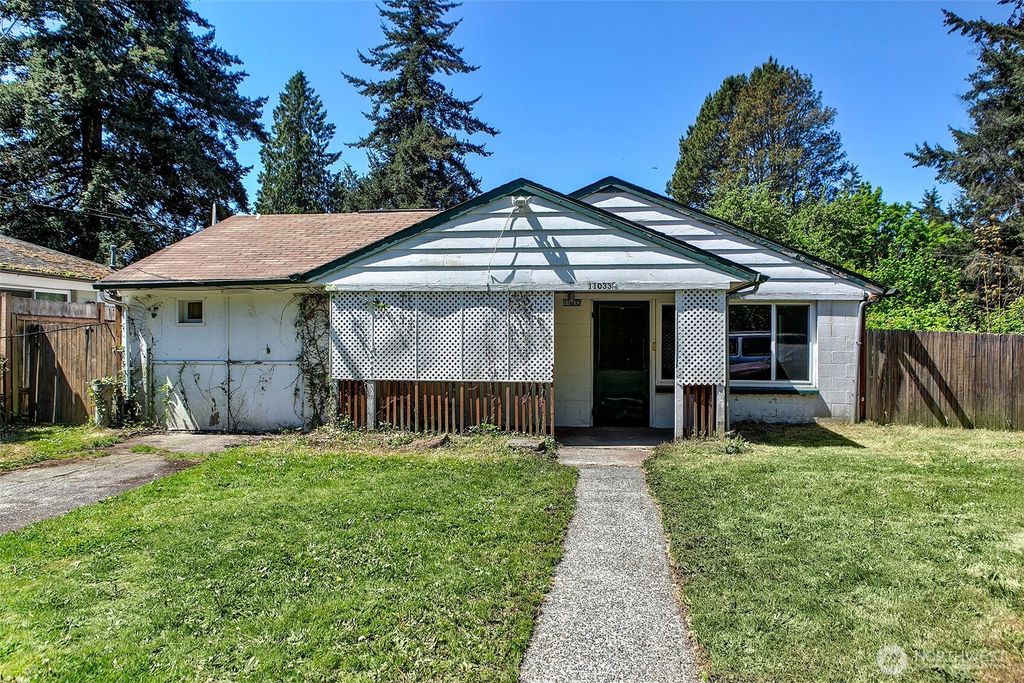 Photo of 11033 15th Avenue NE, Seattle, WA 98125 (MLS # 2370684)