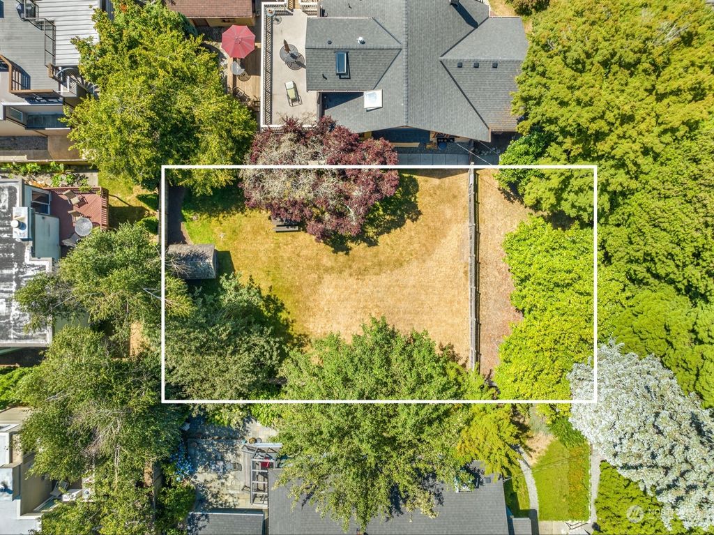 Photo of 419 6th Avenue S, Kirkland, WA 98033 (MLS # 2202617)