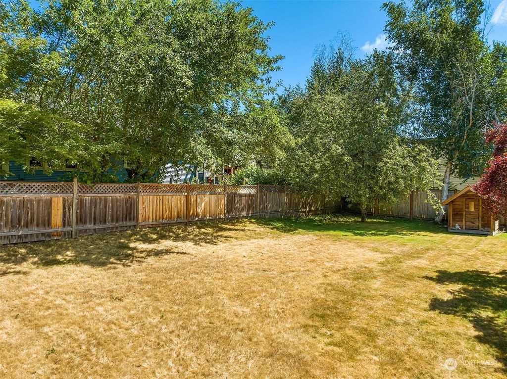 Photo of 419 6th Avenue S, Kirkland, WA 98033 (MLS # 2202617)