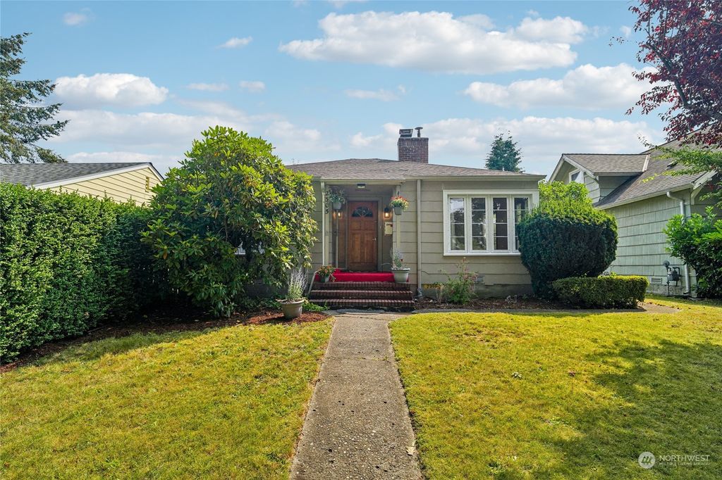 Photo of 2305 McDougall Avenue, Everett, WA 98201 (MLS # 2275295)