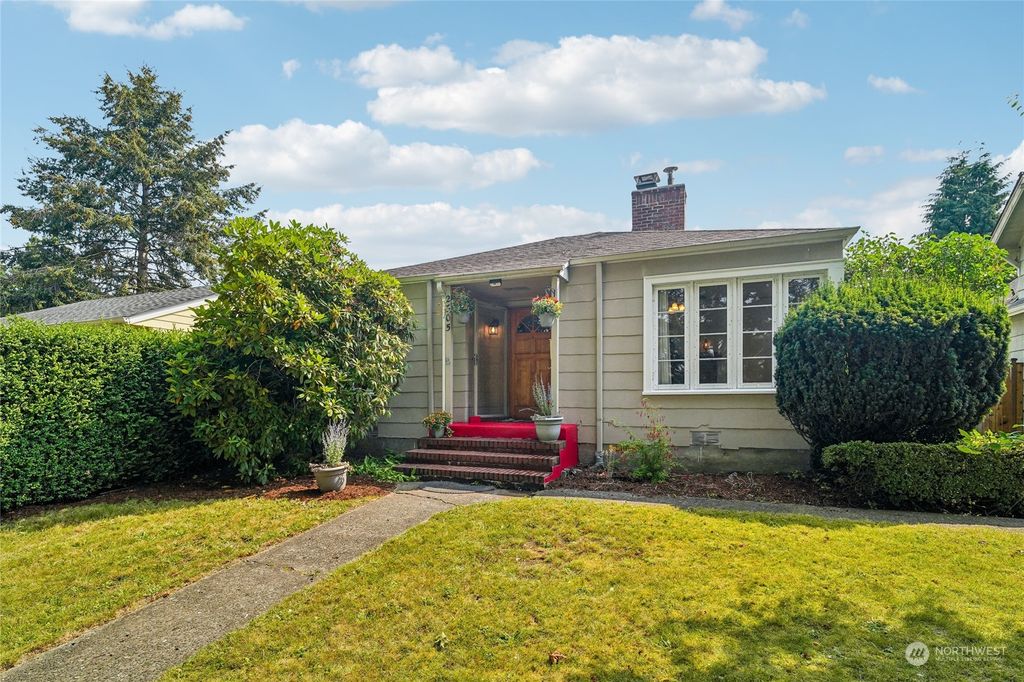 Photo of 2305 McDougall Avenue, Everett, WA 98201 (MLS # 2275295)