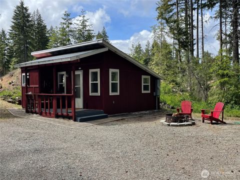 Photo of 991 Oakmont Drive, Cle Elum, WA 98922 (MLS # 2520955)