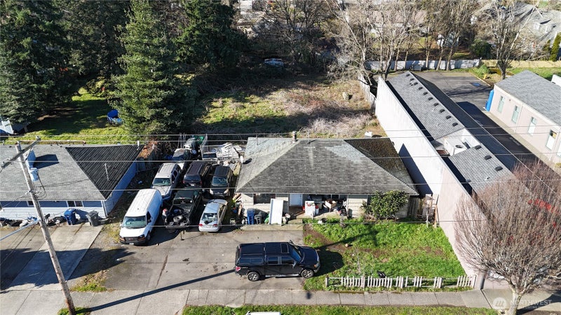 1081 Cedar Ave