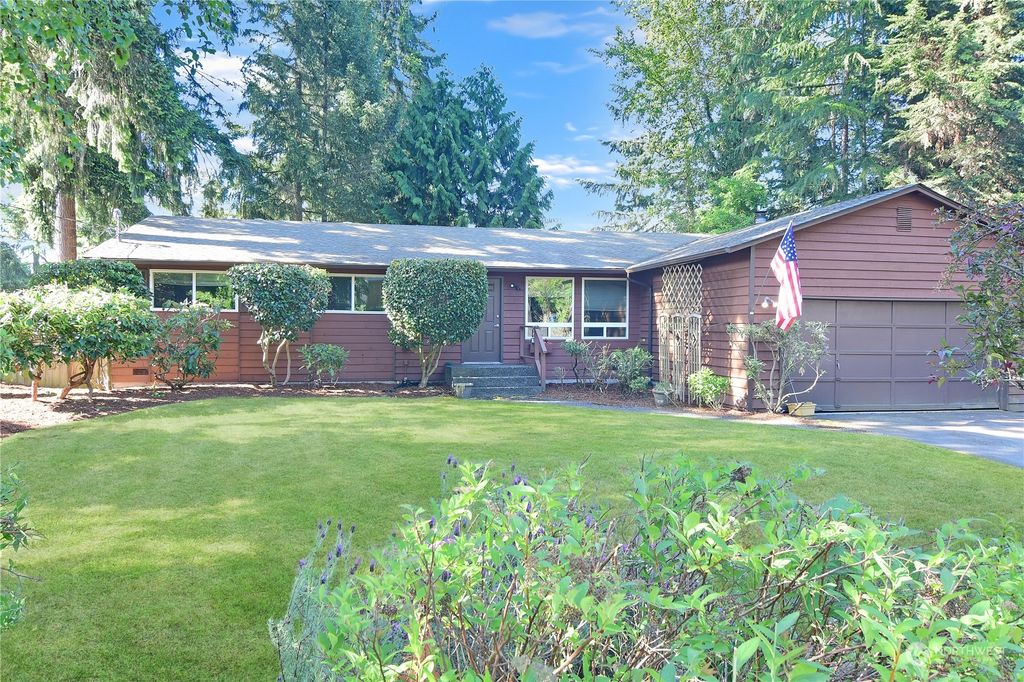 Photo of 8421 NE 147th Place, Kenmore, WA 98028 (MLS # 2077547)