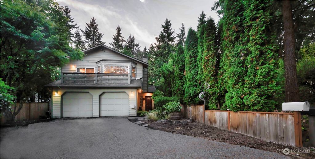 Photo of 20429 39th Place NE, Lake Forest Park, WA 98155 (MLS # 2191904)