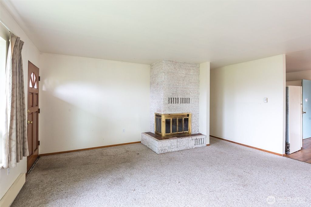 Photo of 910 E 7th Street, Port Angeles, WA 98362 (MLS # 2469550)