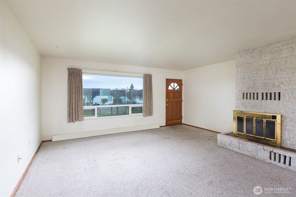 Photo of 910 E 7th Street, Port Angeles, WA 98362 (MLS # 2469550)