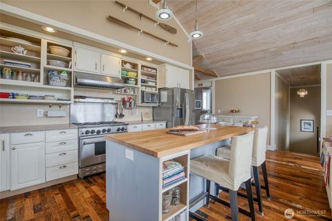 Photo of 604 Ocean Shores Boulevard SW, Ocean Shores, WA 98569 (MLS # 2391653)