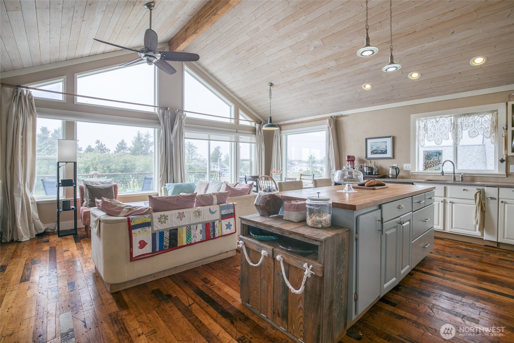 604 Ocean Shores Boulevard SW