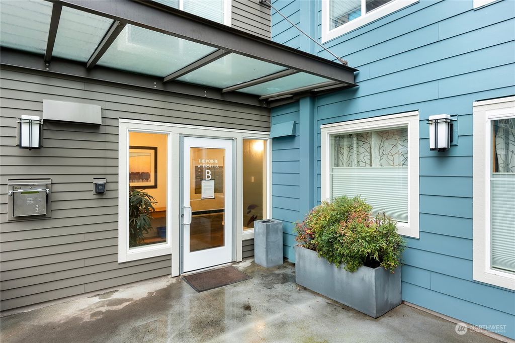 Photo of 300 10th Avenue #B-105, Seattle, WA 98122 (MLS # 2318776)