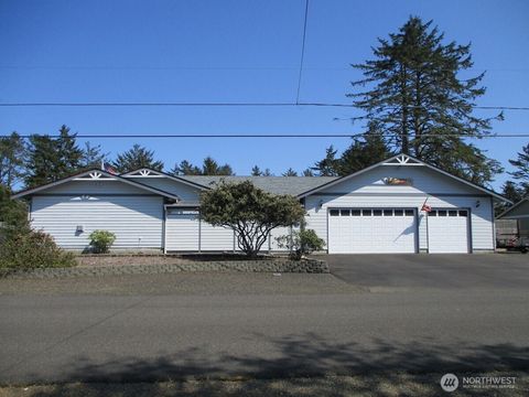 Photo of 448 Octopus Avenue NE, Ocean Shores, WA 98569 (MLS # 2423195)