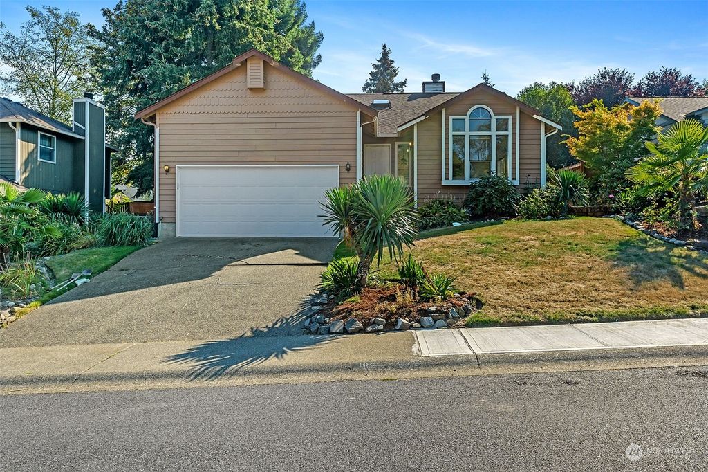 Photo of 1825 SW 323rd Street, Federal Way, WA 98023 (MLS # 2004402)