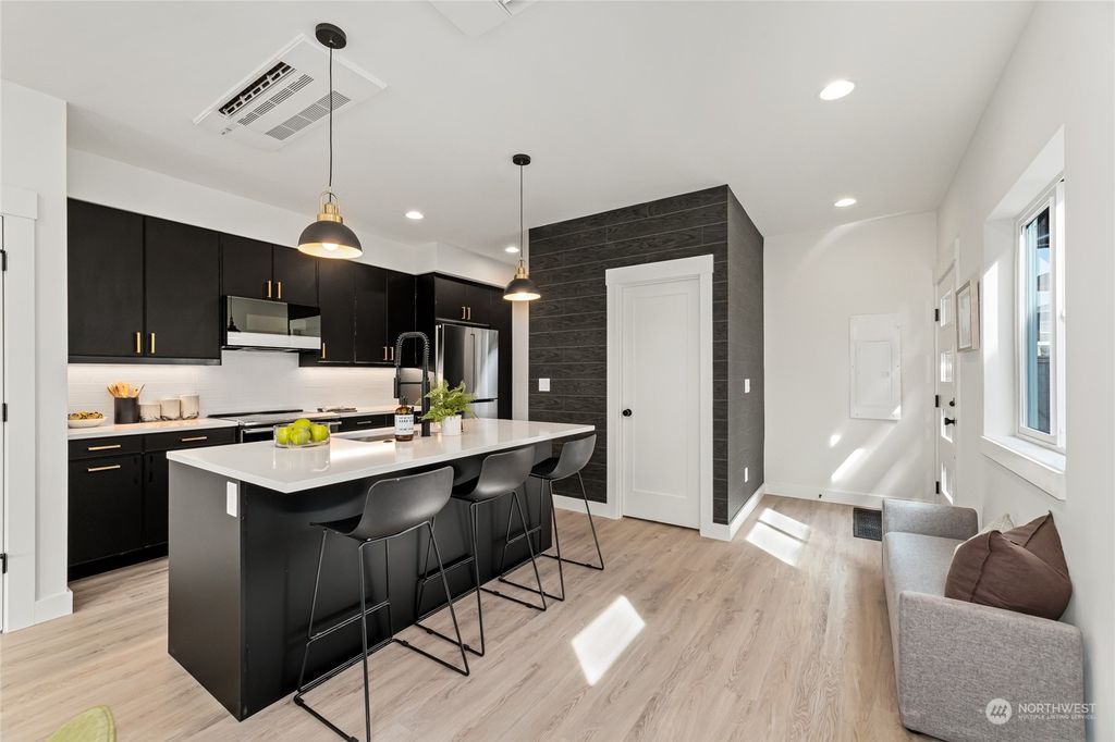 Photo of 7339 122nd Avenue NE, Kirkland, WA 98033 (MLS # 2059360)