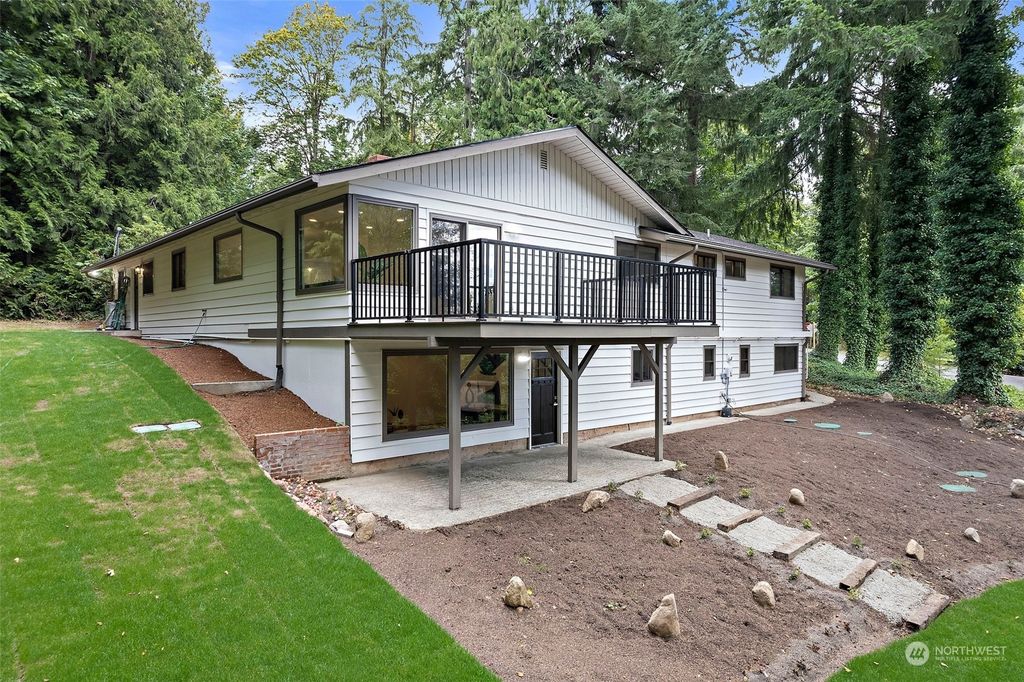 Photo of 15471 256th Avenue SE, Issaquah, WA 98027 (MLS # 2146742)