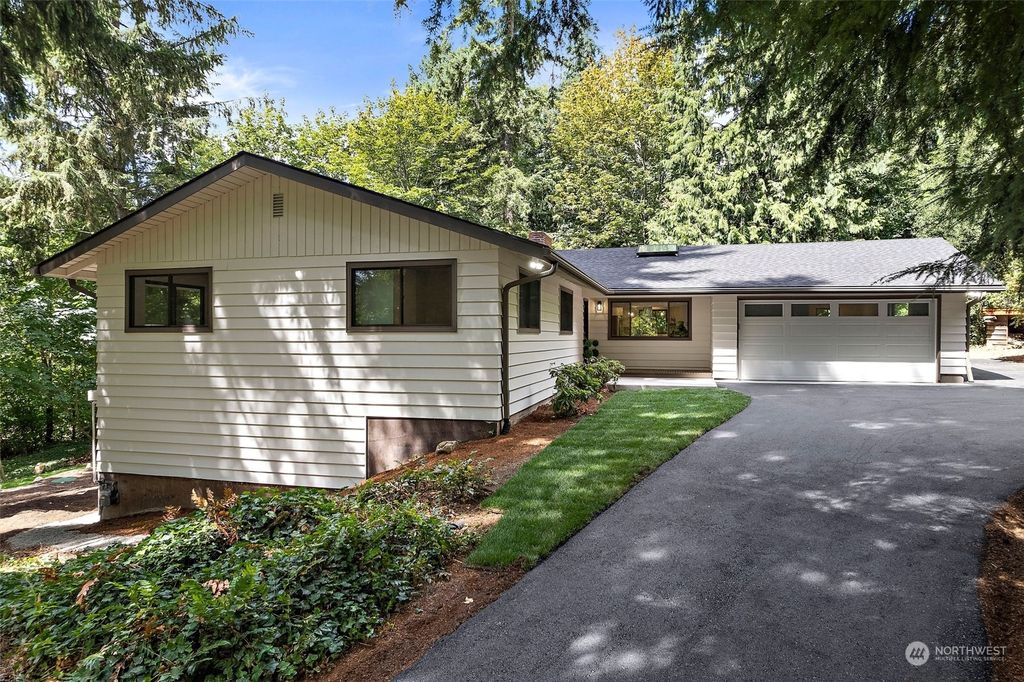 Photo of 15471 256th Avenue SE, Issaquah, WA 98027 (MLS # 2146742)