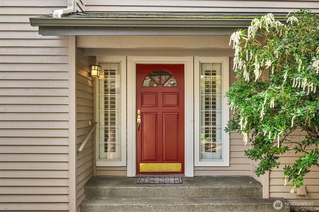 Photo of 6510 115th Place SE, Bellevue, WA 98006 (MLS # 2498166)