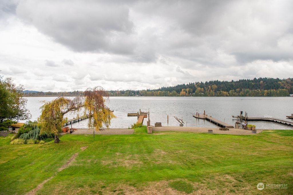 Photo of 3420 W Lake Sammamish Parkway NE, Redmond, WA 98052 (MLS # 2016689)