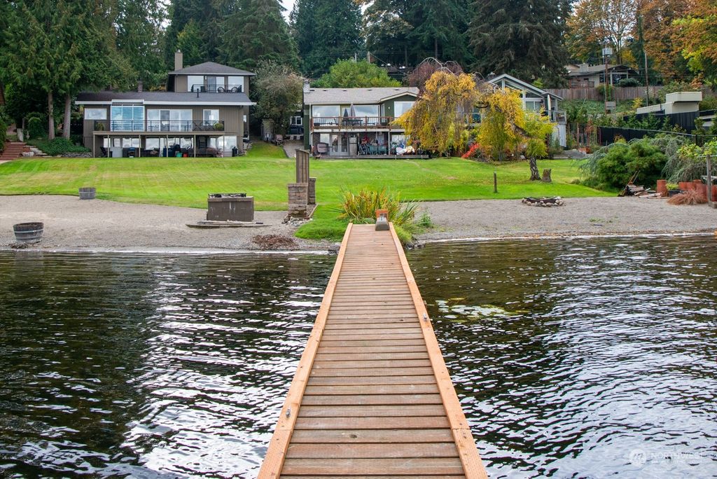 Photo of 3420 W Lake Sammamish Parkway NE, Redmond, WA 98052 (MLS # 2016689)