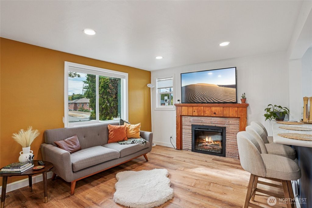 Photo of 6902 35th Avenue SW, Seattle, WA 98126 (MLS # 2417917)