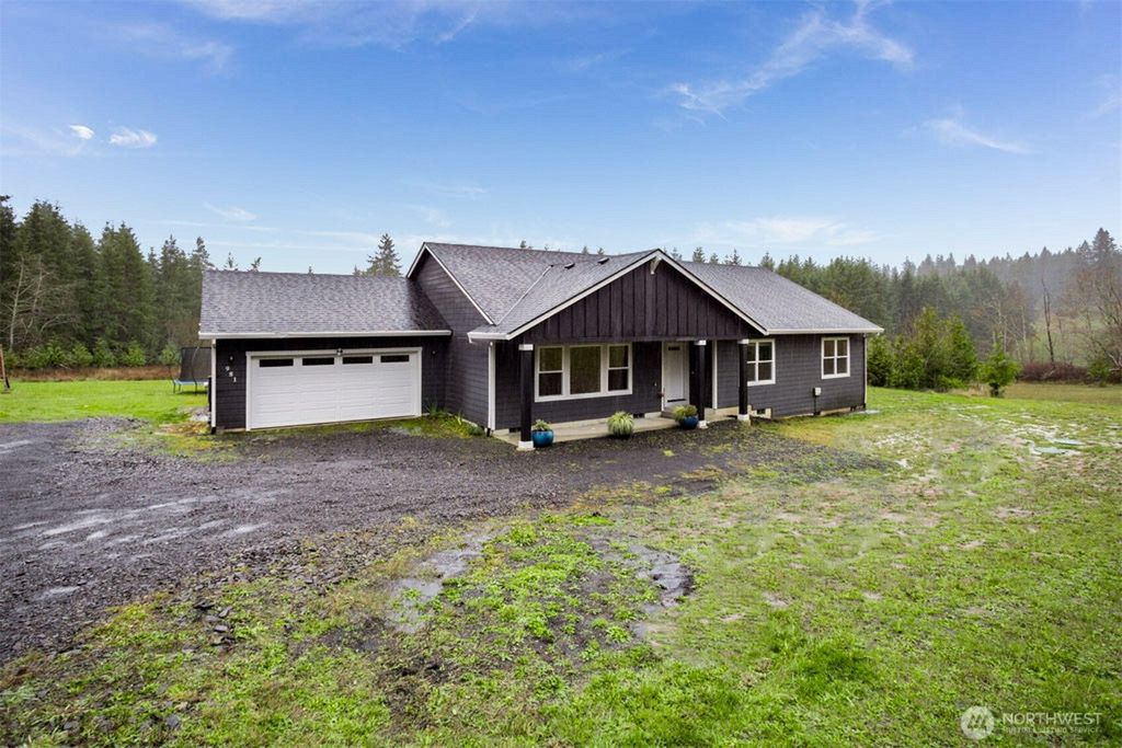 Photo of 981 Schaffran Road, Castle Rock, WA 98611 (MLS # 2460905)