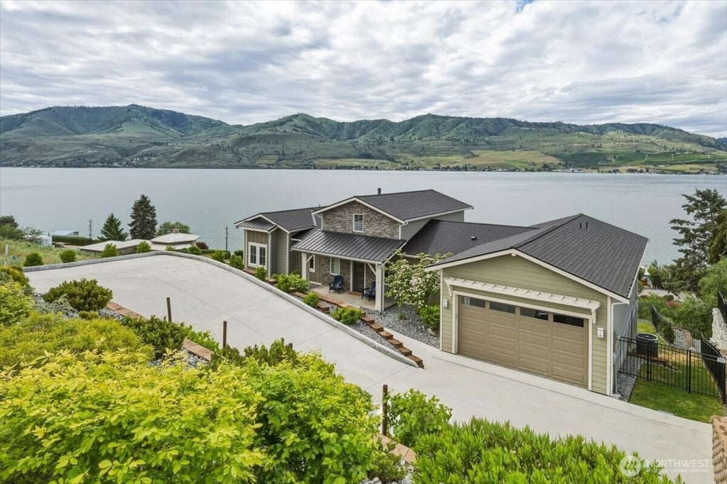 Photo of 112 Mayer Drive, Chelan, WA 98816 (MLS # 2592608)