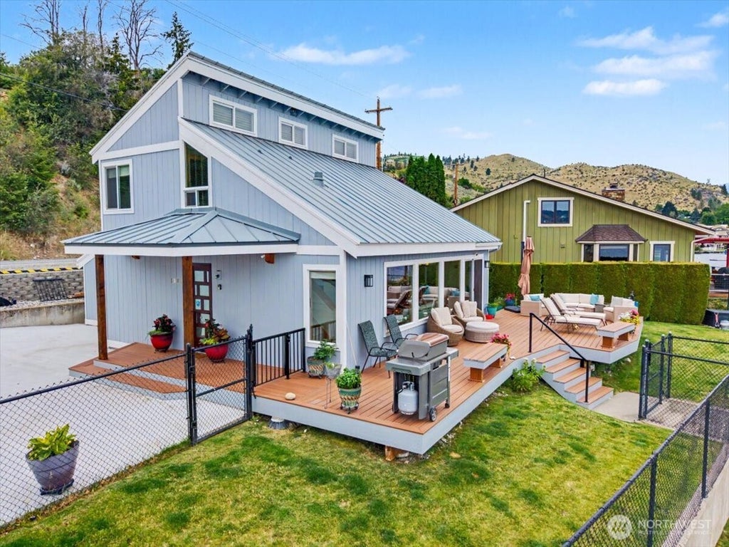 Photo of 1386 S Lakeshore Road, Chelan, WA 98816 (MLS # 2544518)