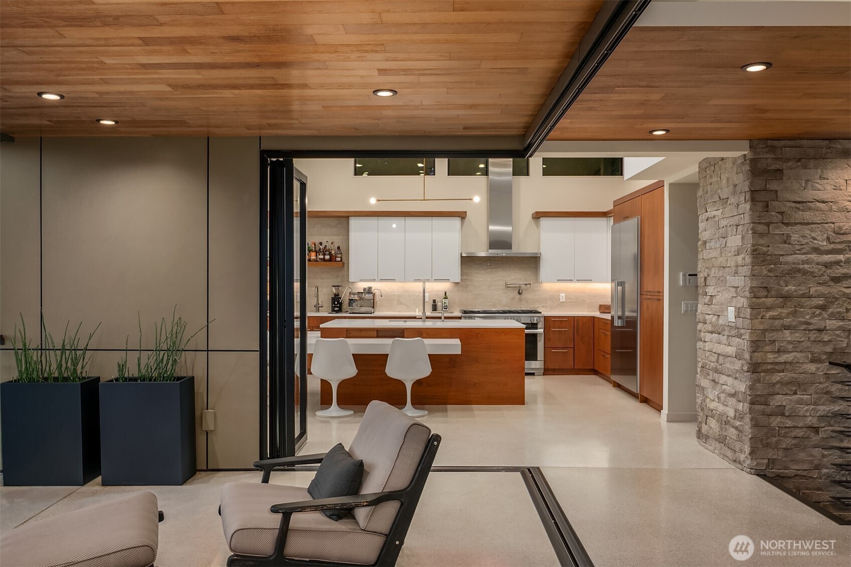 2825 Magnolia Boulevard W