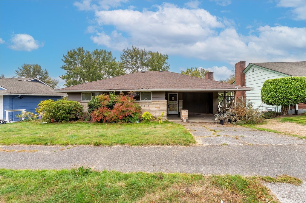 Photo of 4021 46th Avenue S, Seattle, WA 98118 (MLS # 2595285)