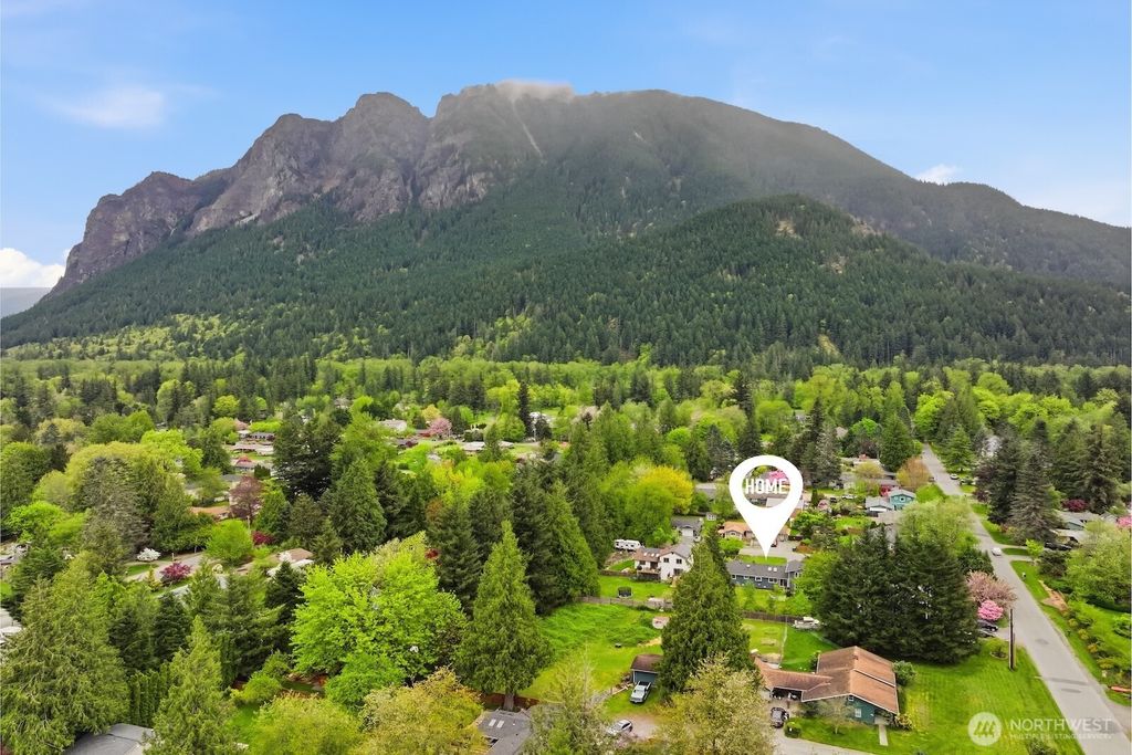 Photo of 619 Maloney Place NE, North Bend, WA 98045 (MLS # 2512978)