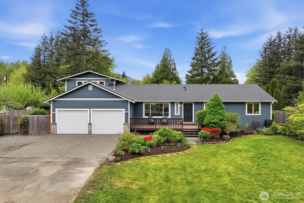 Photo of 619 Maloney Place NE, North Bend, WA 98045 (MLS # 2512978)