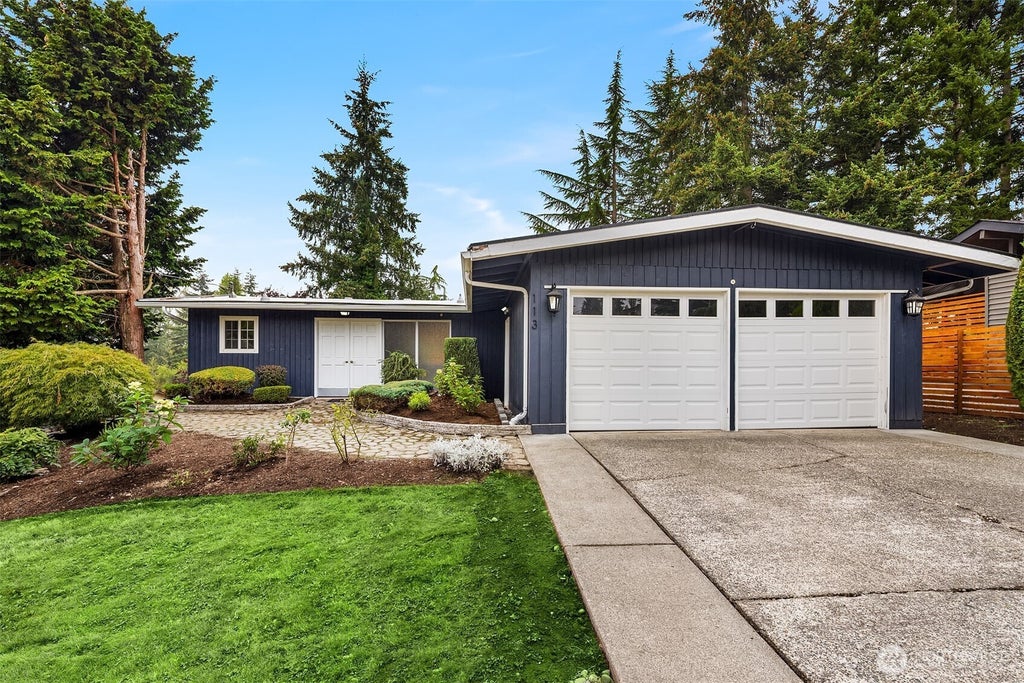 Photo of 113 152nd Place SE, Bellevue, WA 98007 (MLS # 2585797)