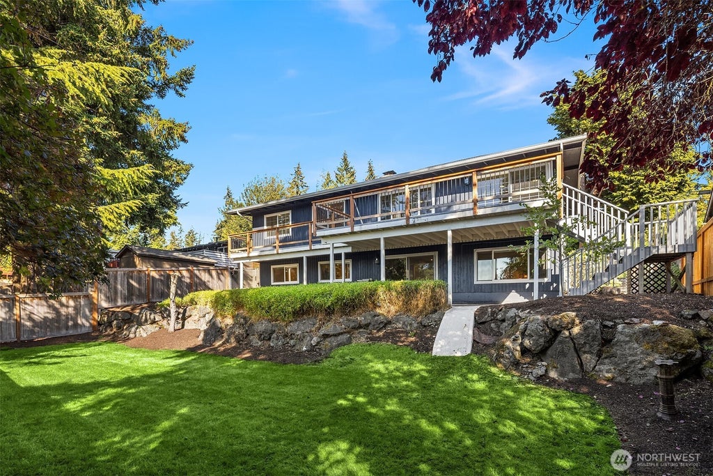 Photo of 113 152nd Place SE, Bellevue, WA 98007 (MLS # 2585797)